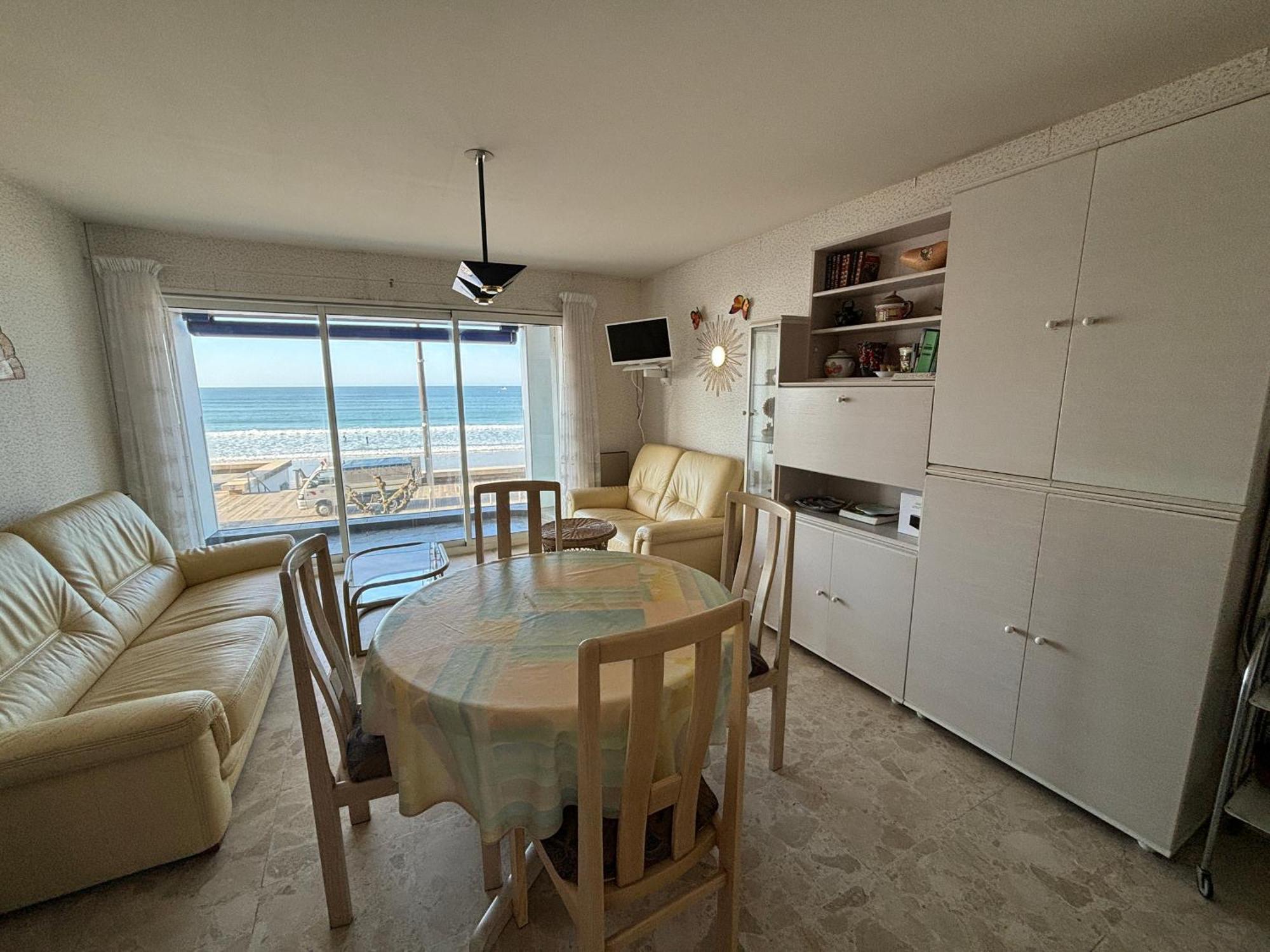 Appartement T2 Avec Balcon Et Vue Mer, 1Er Etage, Ascenseur, Tv, Cuisine Equipee - Fr-1-197-466 Les Sables-dʼOlonne Dış mekan fotoğraf